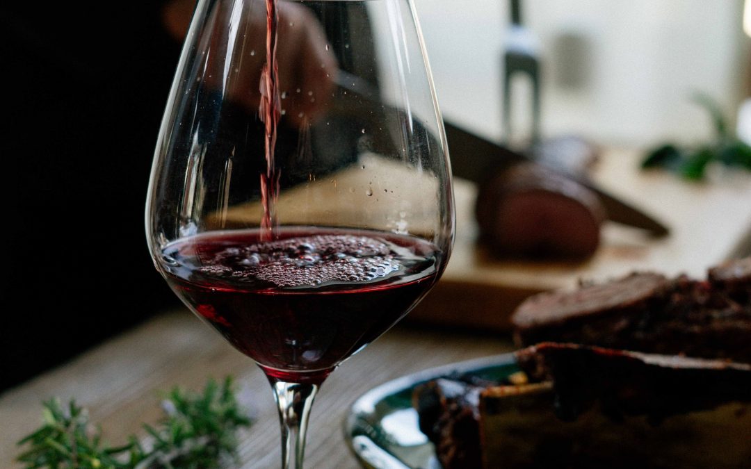 Perché alla carne si abbina il vino rosso?